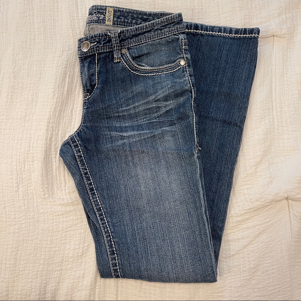 Low Rise Bootcut American Rag Jean. Size 7 R